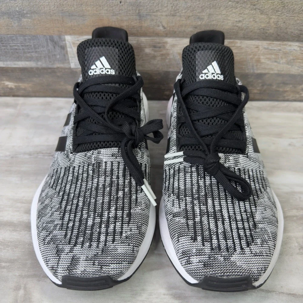 Adidas Swift Run Mens Size 8.5 Running Shoes Knit Athletic Sneakers Black White